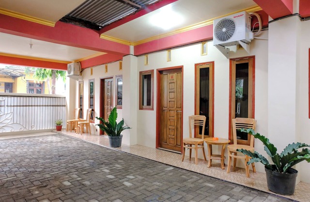 Hotel O D&a Guesthouse Syariah And Rent Car