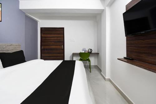 Hotel O Kalyani Golden Key