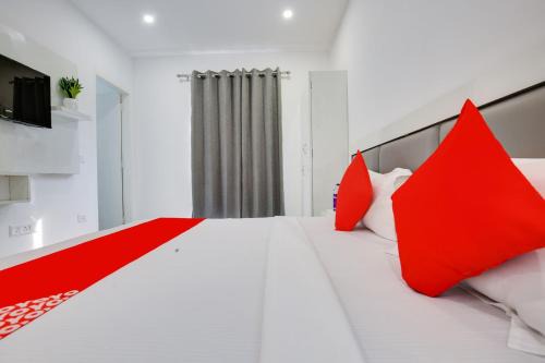 Hotel O Sky White House