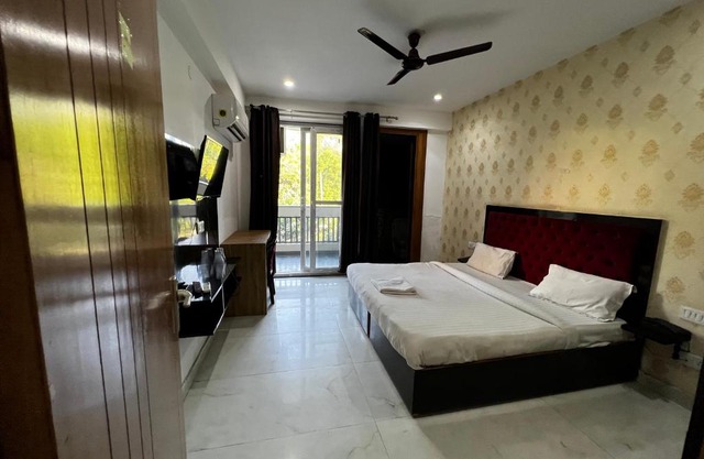 Hotel unitech Cyber Park Gurgaon