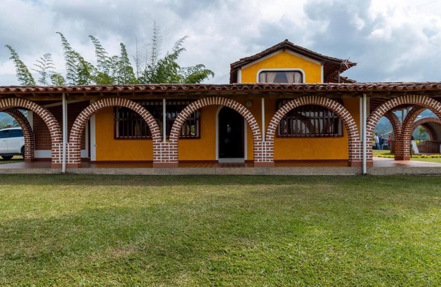 HOTEL WITH POOL IN GUATAPE