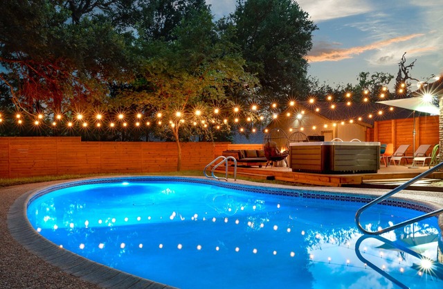 HotTub~Pool~Firepit~GameRoom~Yoga Gym~EV Charger