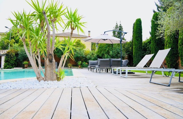 House 400m²/2 Swimming pools/St Saturnin
