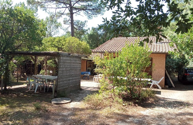 House 170m2, in quiet contis south, 700m from the beach. Cycle path 30 m away.
