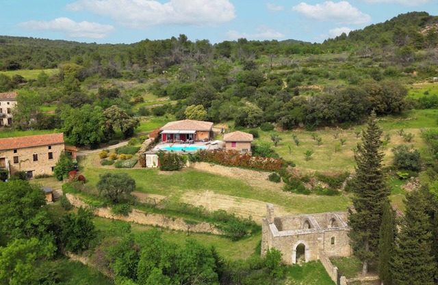 House 2 cottages in the heart of nature in a village. superb view swimming pool