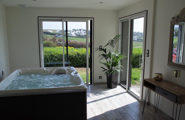 House 5 p at the Pointe de Lestrévet PLOMODIERN with SPA - Beach 5 minutes walk