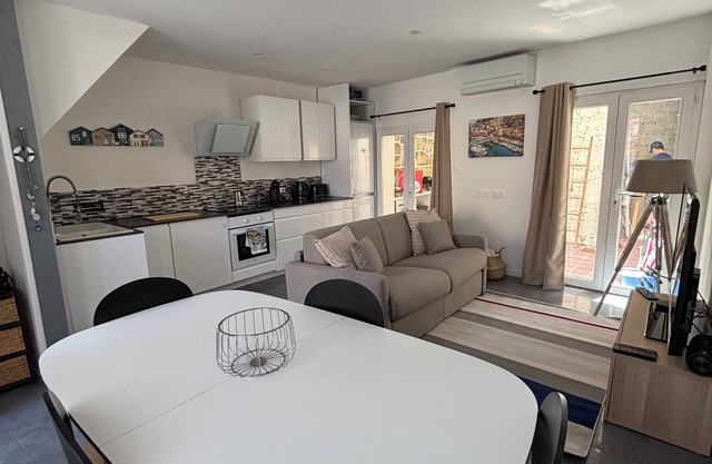 House 5p - 5mn beaches - Private courtyard - Air conditioning - 2 bedrooms