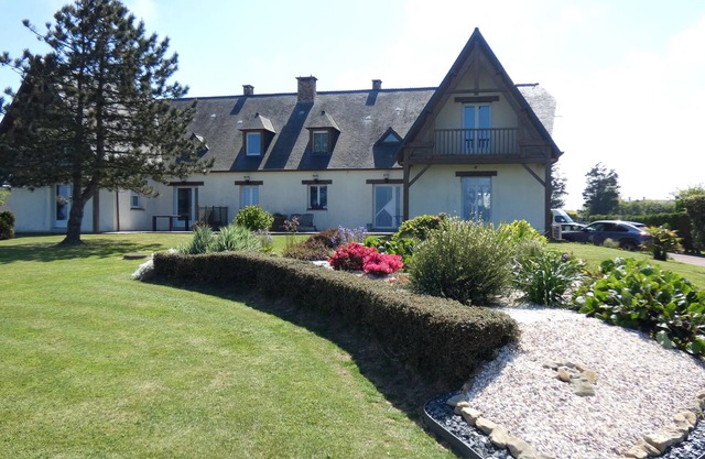 House facing the sea, with swimming pool and SPAnOMAHA GITES