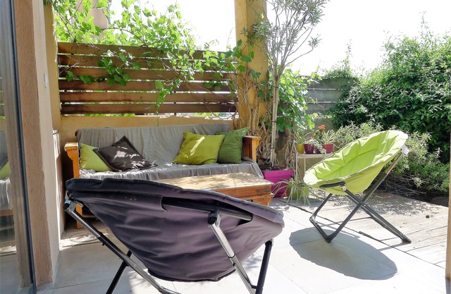 House garden Marseille 2 steps from swimming, 20 min walk from the old port