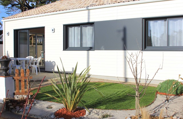 HOUSE NEAR THE SEA AND THALASSOTHERAPY