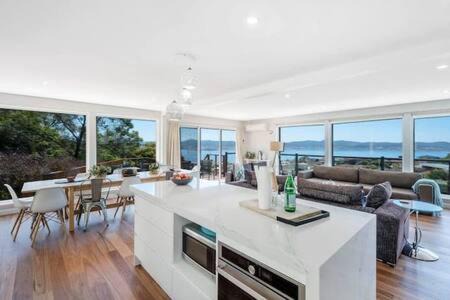 House on the Hill with a View-Sleeps 12