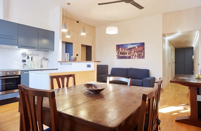 House University of Verona-Whole flat with 3 bdr 2 bath in the center of Verona.