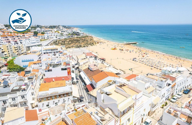 House w/Terrace & View – Central Albufeira