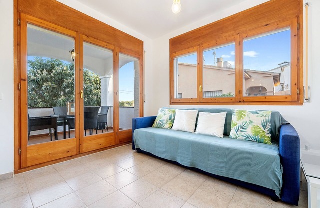 House with pool and garden in Castell de Montornès