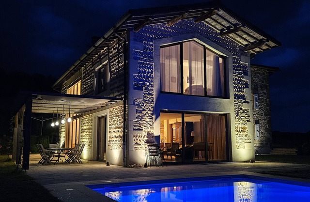 House with swimming pool in Drôme des collines