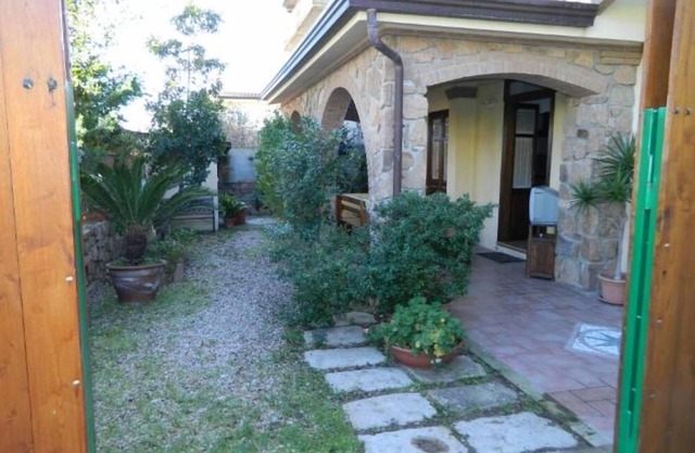 HOUSE WITH VERANDA AT A FEW STEPS FROM THE SEA
