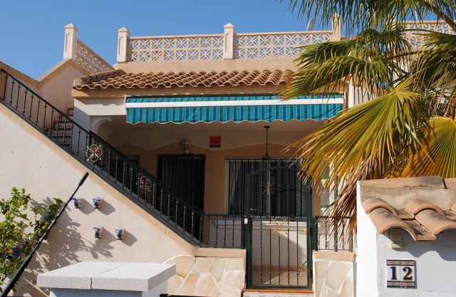 HOUSE WITH 2 COMMUNITY POOLS - CLOSE BEACHES + GOLF - BIG SOLARIUM