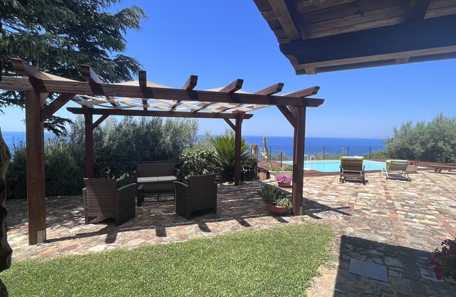 House with incredible outside area and amazing view