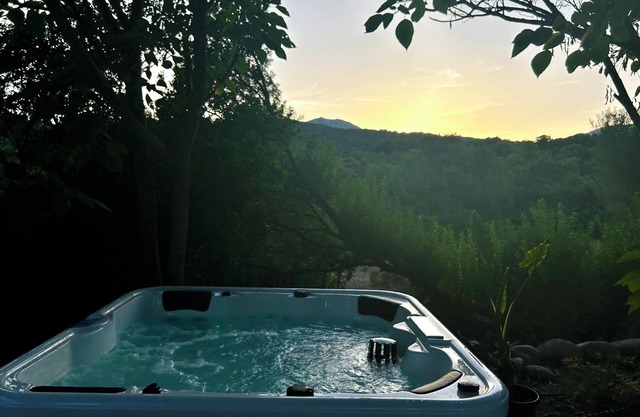 House with jacuzzi 5 minutes from Porto Vec