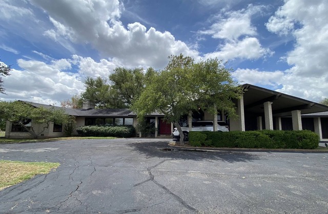 House with Pool 5 minutes from Baylor, Downtown, and Magnolia