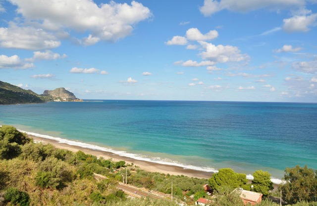 House with sea view and private parking