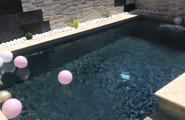 House with swimming pool facing south close to all shops