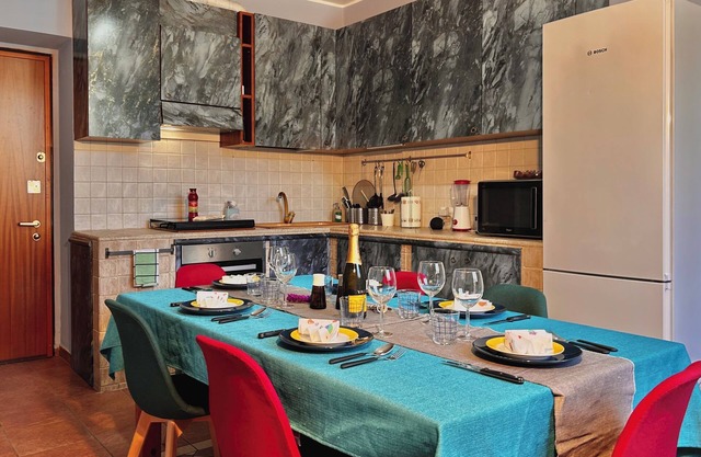 House with whirlpool spa, LED lights and table football Within walking distance of the metro