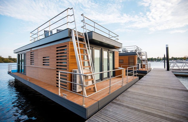 Houseboat in Netherlands near Holiday Park