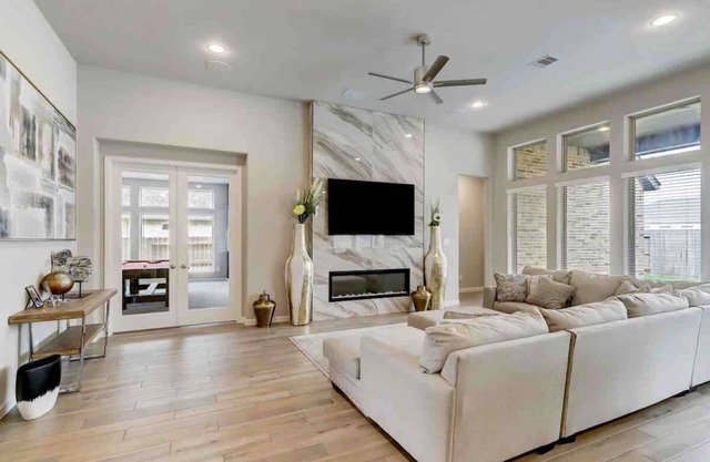 Houston Luxury Vibes w/Private Pool & Spa!