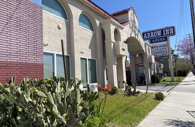 Howard Johnson by Wyndham Azusa