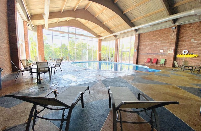 Howard Johnson by Wyndham Branson Theatre District