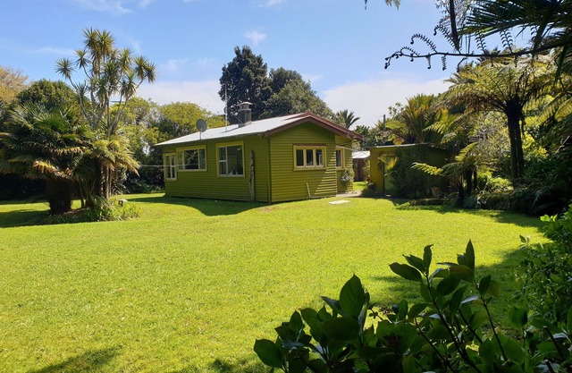 Huāki Punakaiki Bach