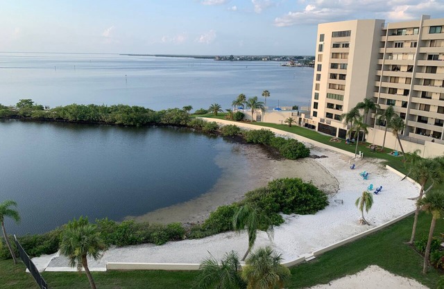 Hudson Beach Gulf of Mexico Waterfront Condo Tennis Pool Boating Amazing Views!