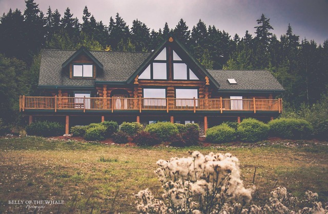 Huge Log Lodge- Where Mountains meet the Sea w/Pizza Oven