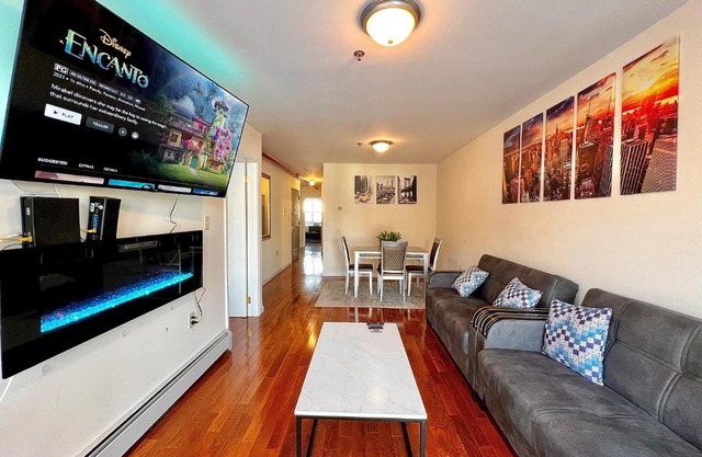 HUGE & LUXURY 3 Bed-Apt Queens NYC. A Hidden Gem