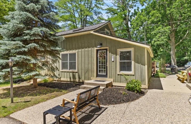 Hummingbird - One Bedroom Apartment, Sleeps 2