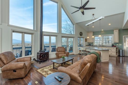 Hummingbirds' Mountain Retreat