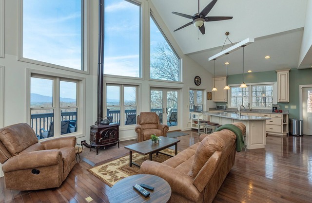 Hummingbirds' Mountain Retreat | Hot Tub, Game Room, Home Office & Mountain Views!