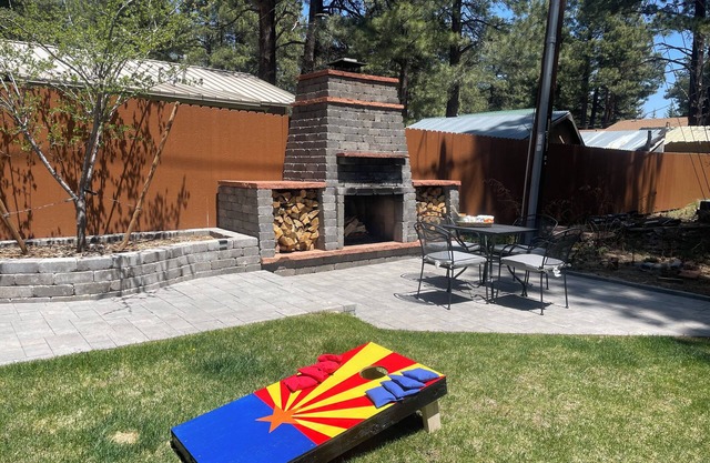 Humphrey's Hideaway! EV Charger, Fire Pit, Game Room