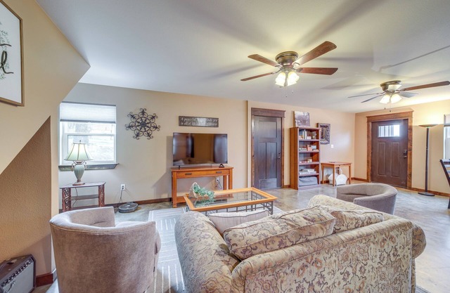 Hunt, Fish & Enjoy the Outdoors: Rural Atoka Home