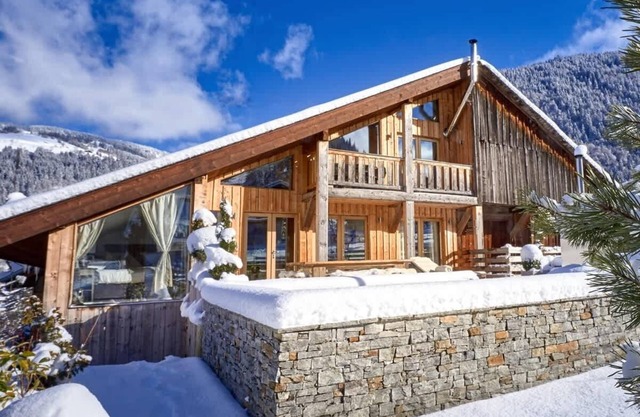 Hunter Chalets - Chalet 46º - Fully Catered