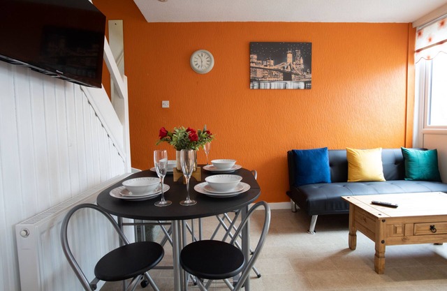 Hurley House - Close to M/cr Airport, M60 & M56
