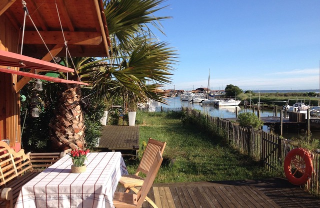 HUTS PORT GUJAN MESTRAS