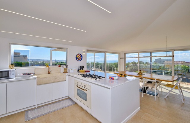 Hyblea, panoramic villa with pool 2 km from the Donnalucata beach