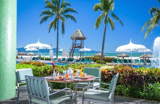 I bedroom suite sleeps 2. living room sleeps 4 . kitchenette and bathroomn