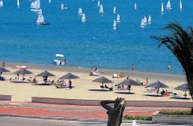 "I LIMONI" app. A2 sea view with 3 bedrooms 2 bathrooms/2 showers 30mt. beach !