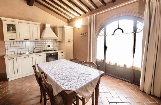 I Piastroni Three-room apartment in residence with pool