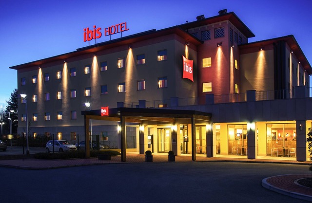 ibis Como