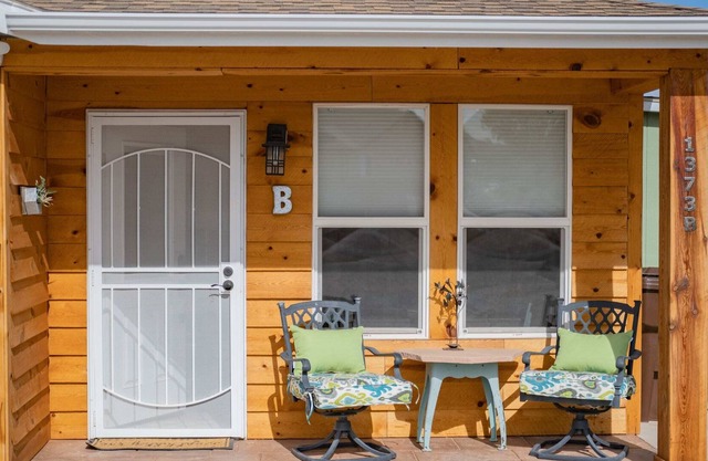 Ideal for 2 couples - comfortable 2BR/2BA home w/2 king beds. A guest favorite!