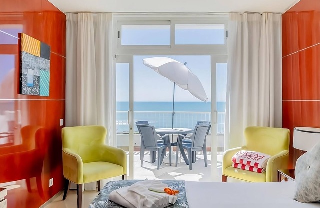 Ideal for a Tropical Getaway! 3 Fully-furnished Suites, Beachfront, 2 Pools!